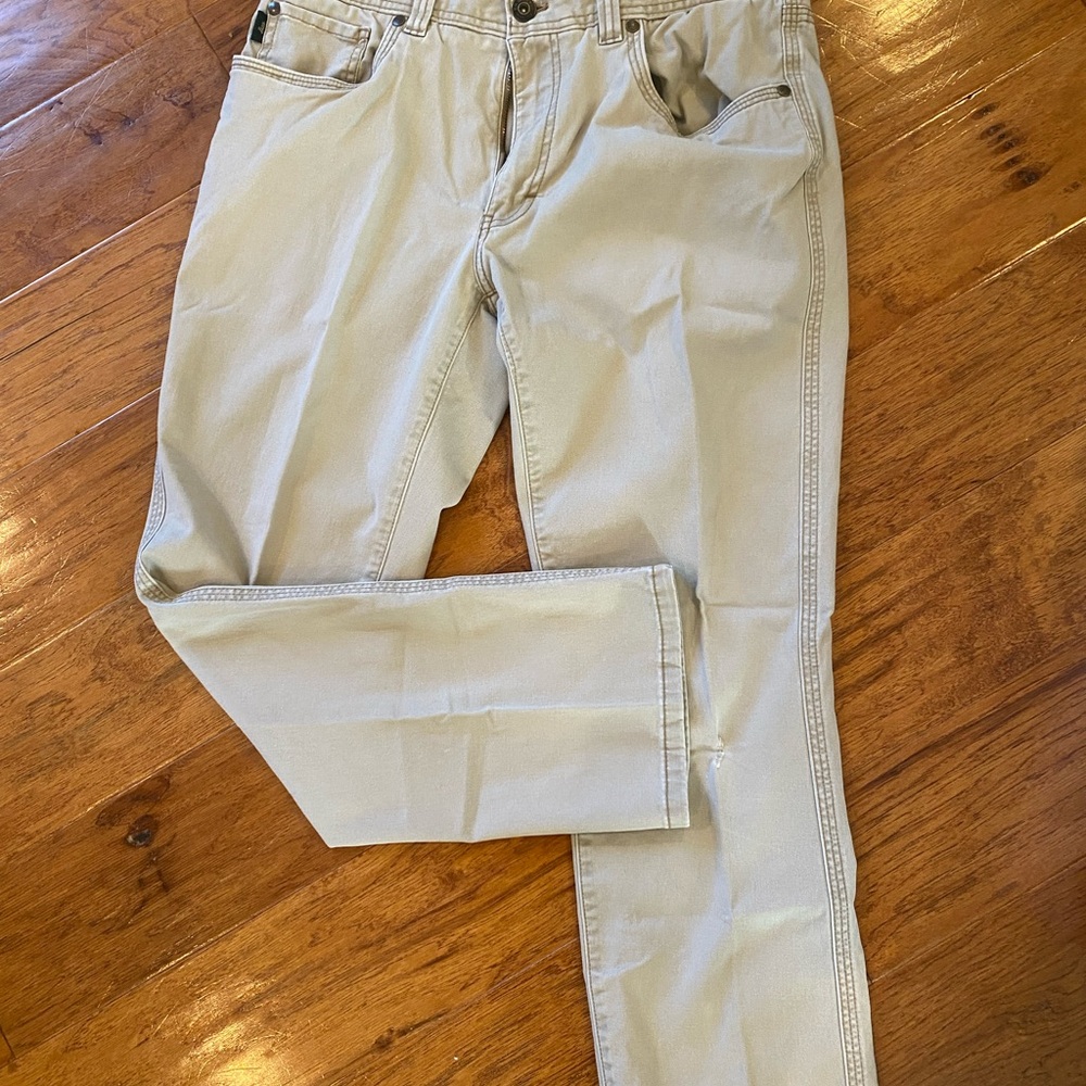 G.H. Bass & Co. Khaki Trousers Pants 32x30